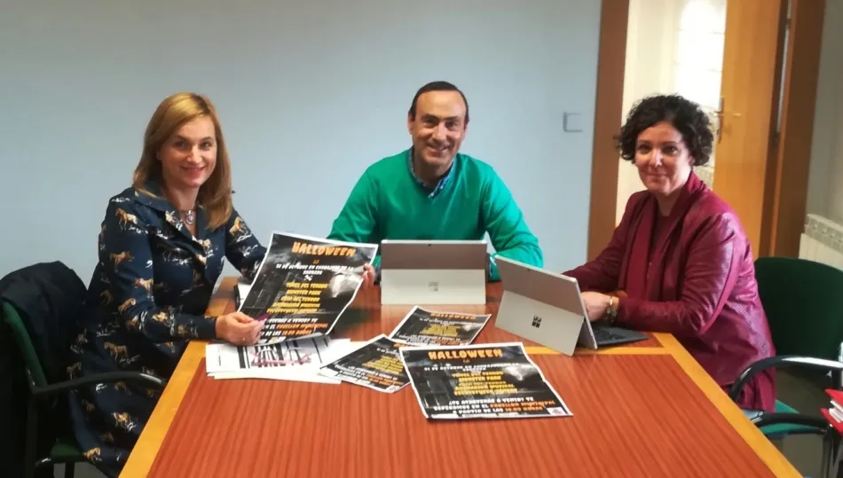 Pedro Samuel Martín, alcalde de Carbajosa, junto a las concejales Teresa Sánchez y Águeda Arranz, en la presentación de estas actividades