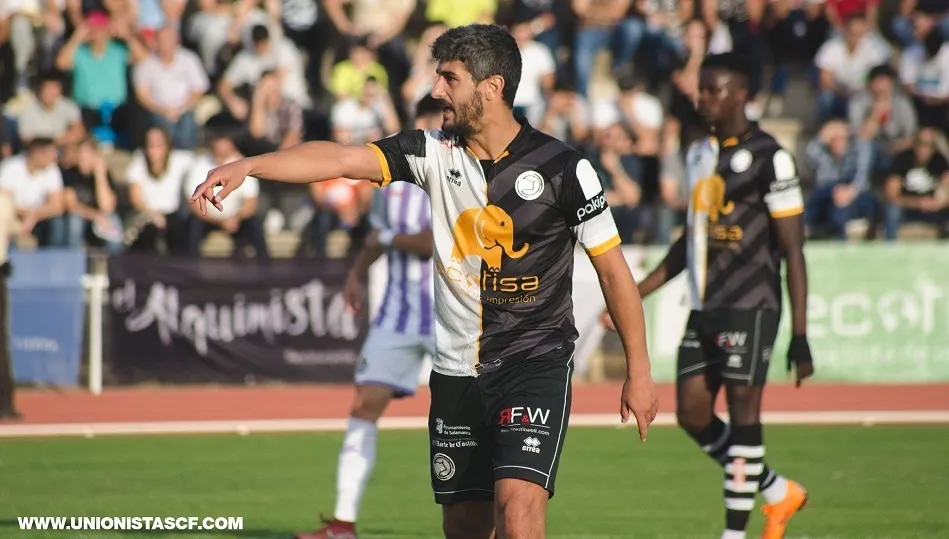 Pau Cendrós, colocando  la defensa en un partido  de Unionistas.  Foto: Unionistas