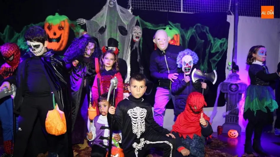 Animada fiesta de Halloween en Cabrerizos. Foto: Alberto Martín