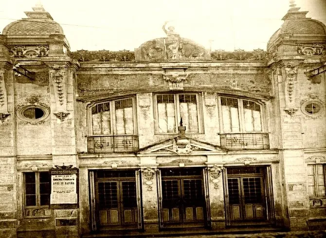 El desaparecido Cine Moderno en la Cuesta del Carmen