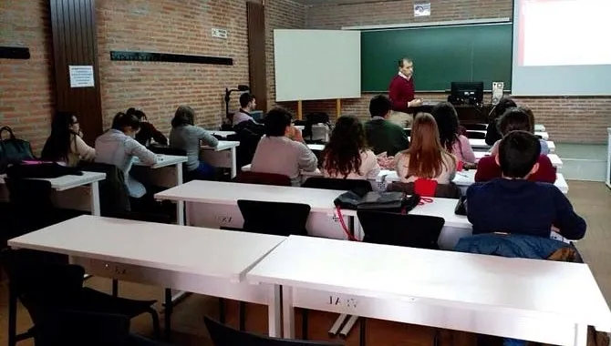 Estos contenidos permitirán conocer las ventajas de realizar trámites online con las administraciones y con empresas privadas