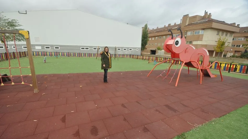 La concejala Marta Labrador, en el renovado parque de la Avenida de Valladolid