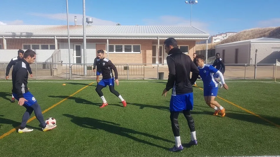 Un instante del entrenamiento durante un ejercicio. Fotos: www.salamancacfuds.com