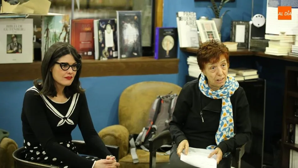 María Pazos junto a la concejala de Ganemos, Virginia Carrera. Fotos: Alberto Martín