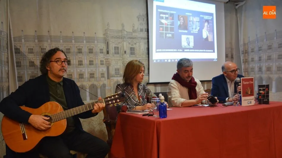 Un instante de la presentación del libro. Fotos: Lydia González