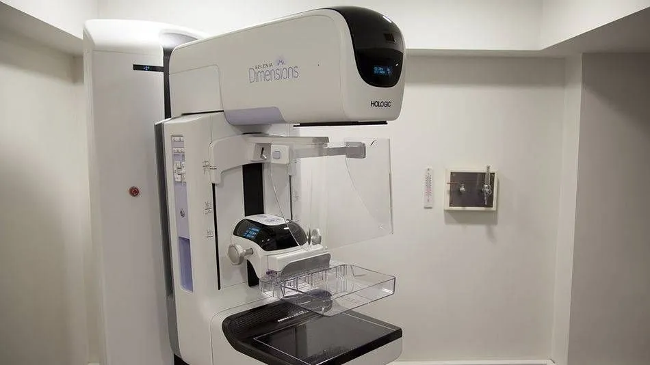 Los nuevos equipos son mamógrafos con tomosíntesis y esterotaxia