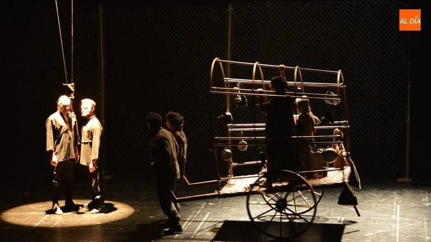 Momento de la obra Madre Coraje/ Foto: Lydia González