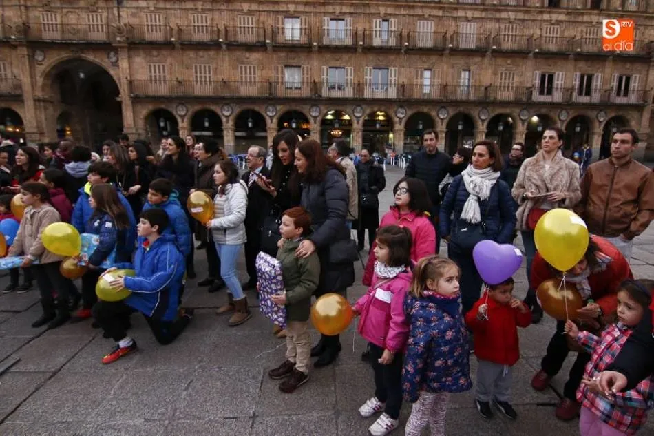 Niños con globos en la Plaza Mayor / Foto: Archivo
