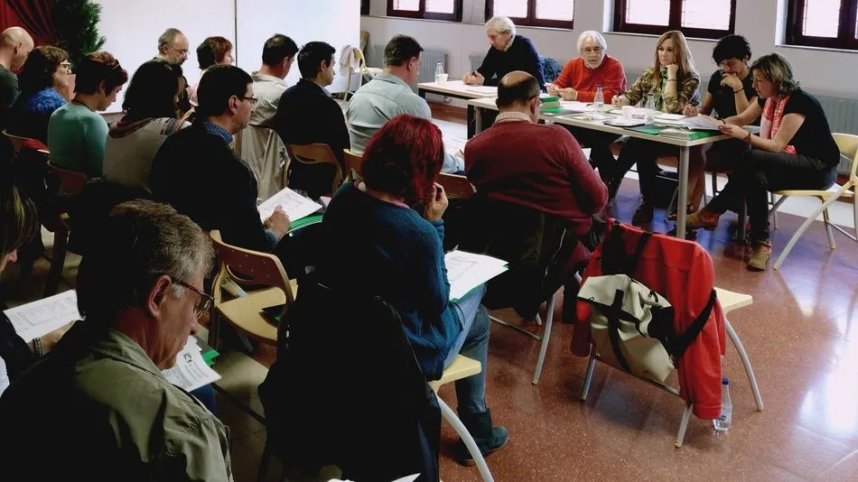 ASPES-CL es una asociación que deﬁende en exclusiva a la enseñanza pública y al profesorado de enseñanzas medias