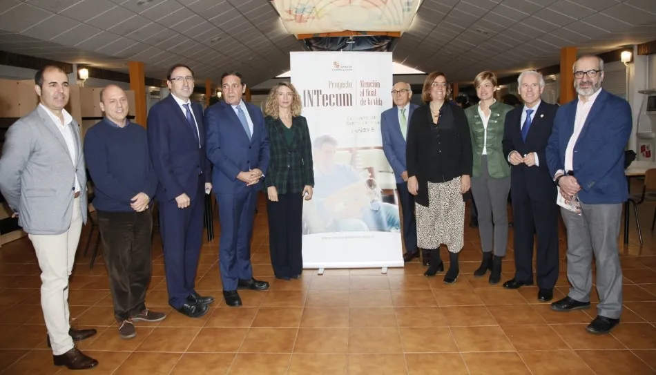 Esta mañana han presentado este proyecto la consejera de Familia e Igualdad de Oportunidades, Alicia García, y el consejero de Sanidad, Antonio Mª Sáez