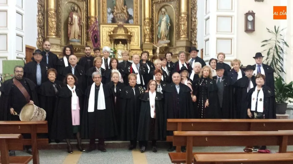 Los capistas guijuelenses se reunieron en la iglesia parroquial para iniciar su jornada festiva