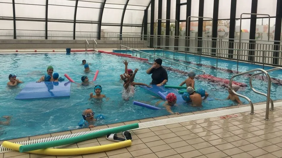 Los escolares disfrutaron de las extraordinarias piscinas climatizadas que tiene Sardón de los Frailes