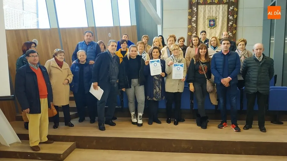 Miembros del Consistorio, de la Asociación Diabetológica de Salamanca y pacientes se dieron cita en el Ayuntamiento de Guijuelo