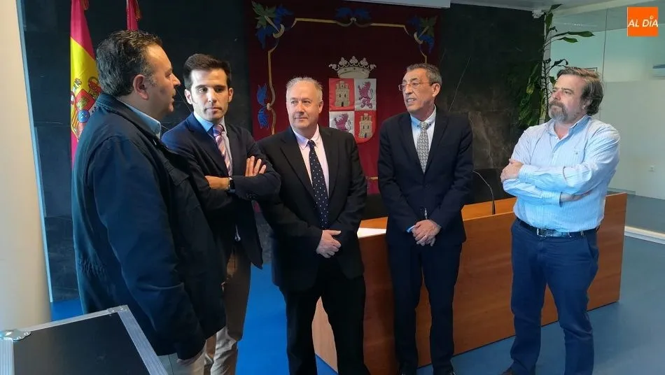 Raúl Hernández, José Luis Santa Cristina, Lahuerta, Bienvenido Mena y Adolfo Domínguez, en la presentación. Foto: R. F. G.