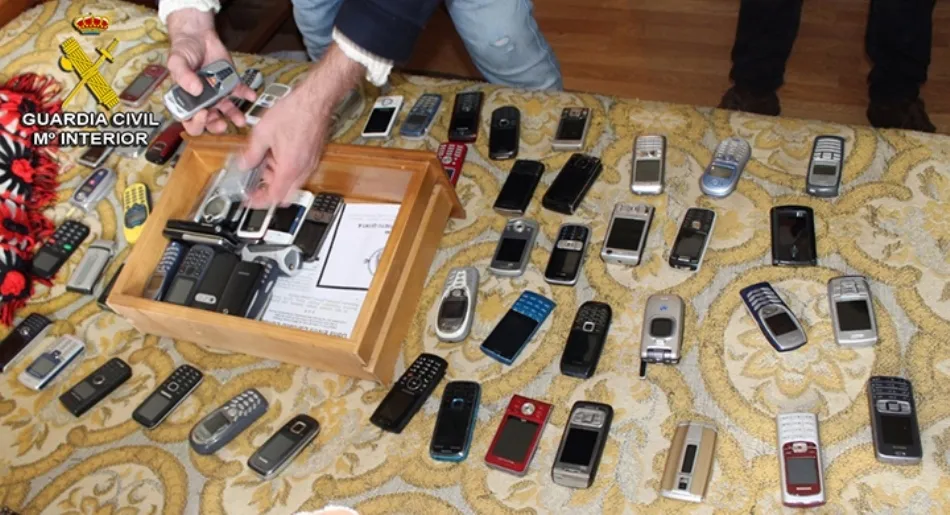 La operación continúa abierta con la finalidad de analizar minuciosamente todo el material intervenido al objeto de poder determinar la existencia de un posible delito de producción de material pedófilo