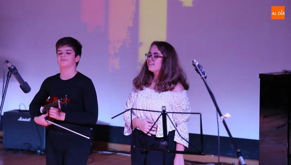 Dos de los participantes en el Musicolegial que se celebra en el colegio San Agustín. Foto de Alberto Martín