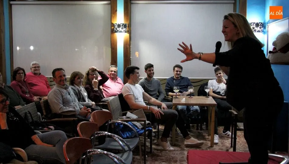 Chely Capitán logró un nuevo éxito de los monólogos de la Cafetería Imperial de Vitigudino