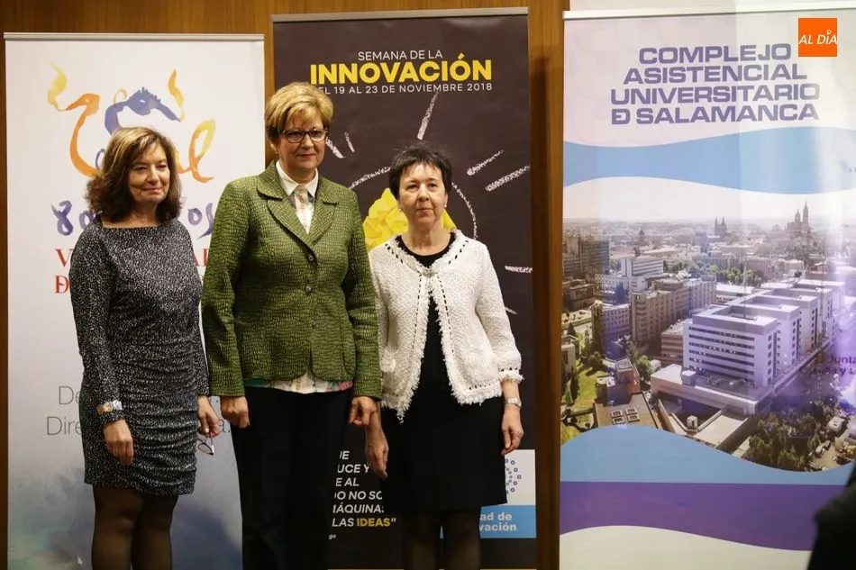 Manuela Plaza, jefa del Servicio Territorial de Sanidad de Salamanca;  Cristina Granados, directora gerente CAUSA y Carmen Díaz, directora de Enfermería CAUSA. Foto de Alberto Martín