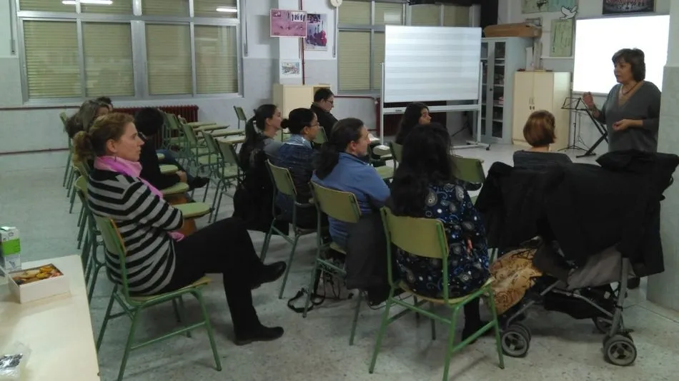 Los padres compartieron opiniones con la psicóloga del Ayuntamiento de Santa Marta