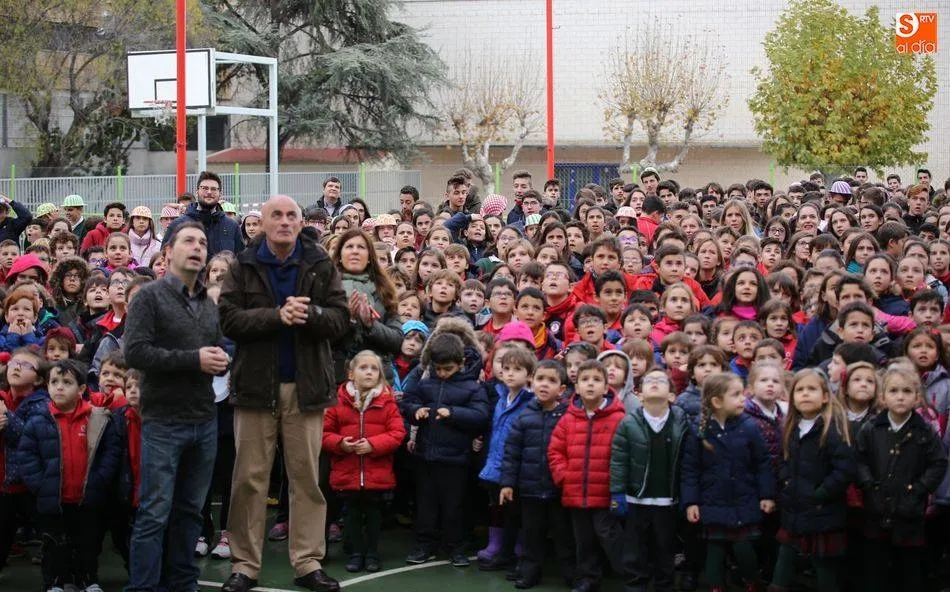 Alumnos y profesores durante el pregón del año pasado / Foto: Alberto Martín.