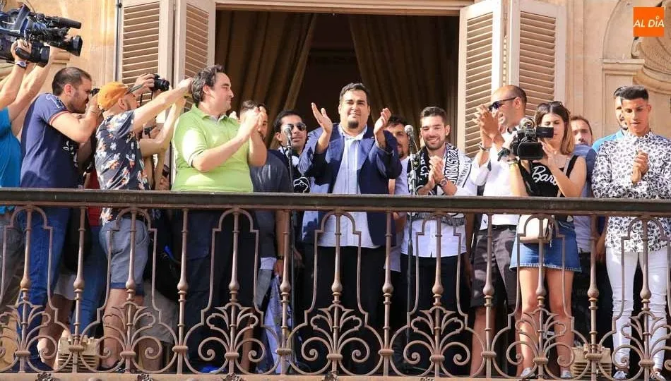 Sandoval celebra en el Ayuntamiento el ascenso del año pasado.