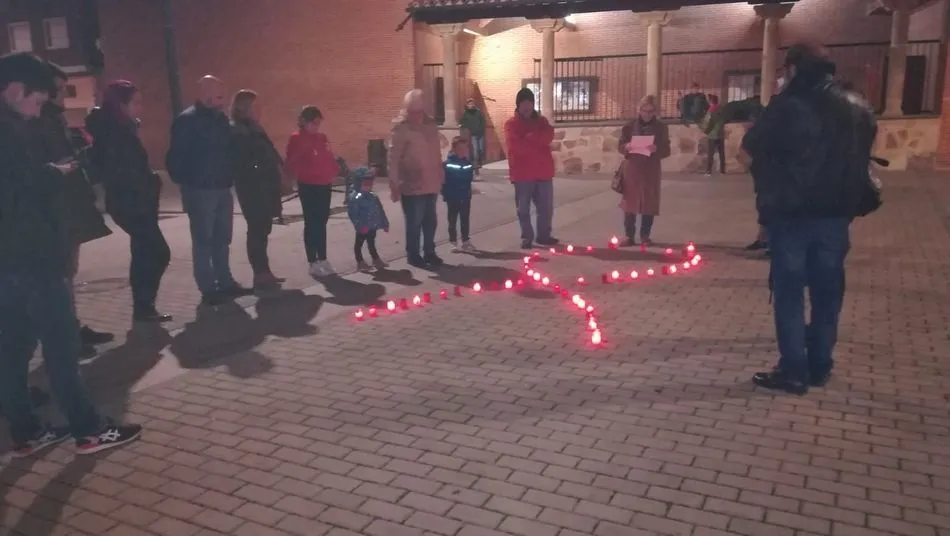 Velas en memoria de las mujeres asesinadas