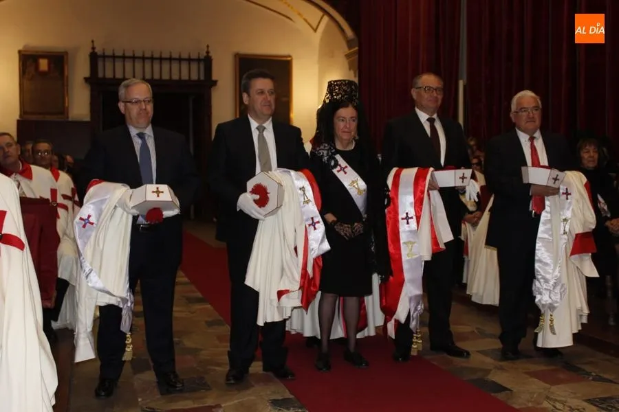 Ceremonia de investidura de los nuevos caballeros y damas. Fotos: Lydia González
