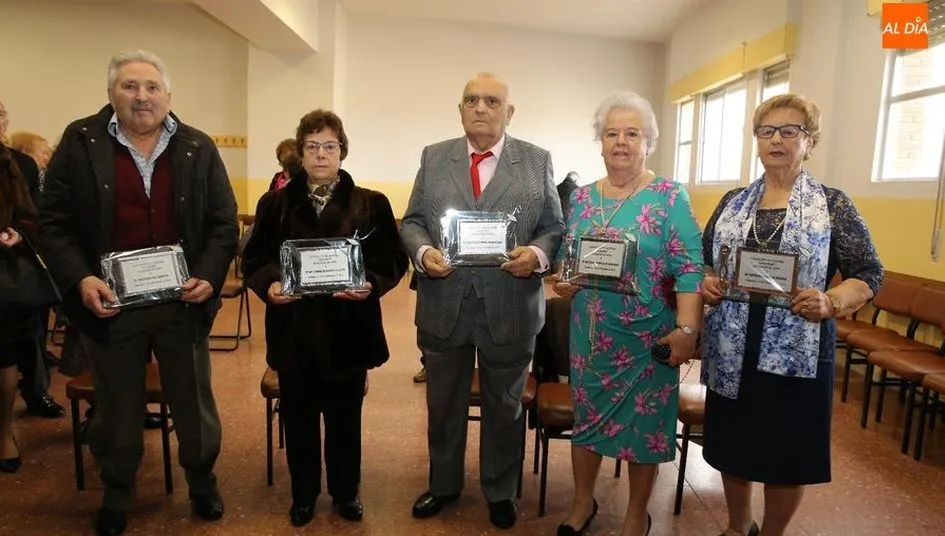 Entrega de placas conmemorativas a los socios. Fotos: Alberto Martín
