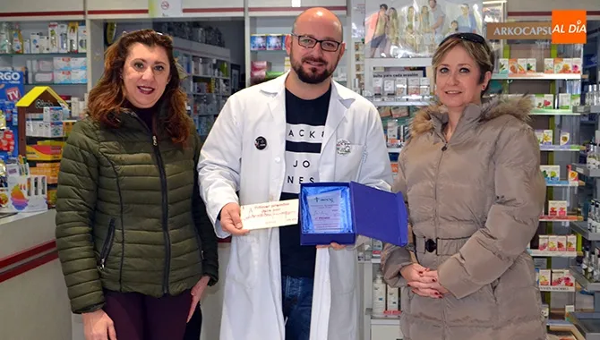 Farmacia Castillo conseguía el primer premio dentro del II Concurso de escaparates en rosa contra el cáncer de mama