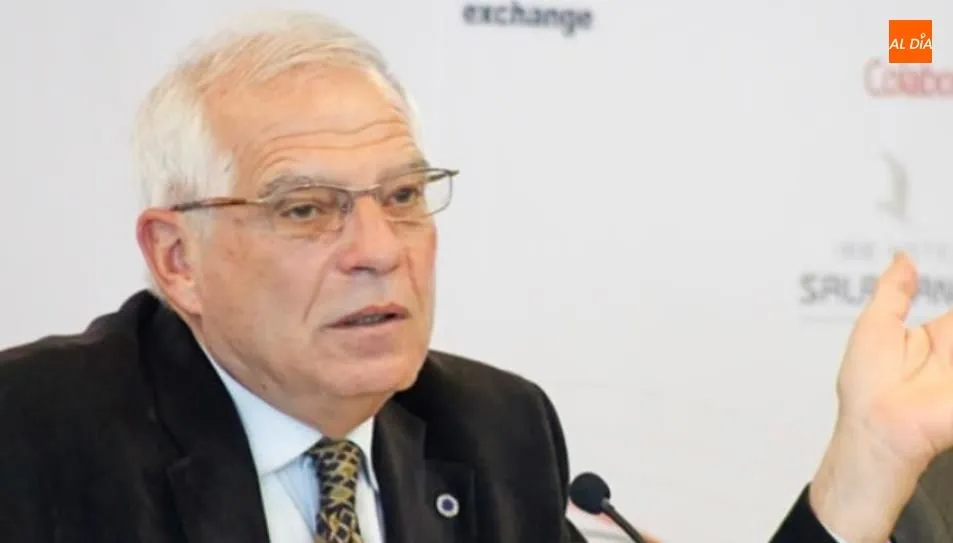 El ministro de Asuntos Exteriores, Josep Borrell, en una de sus visitas a Salamanca