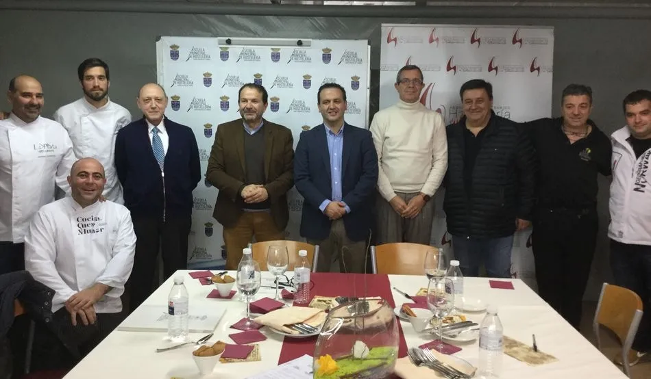 Miembros del jurado y participantes en el concurso