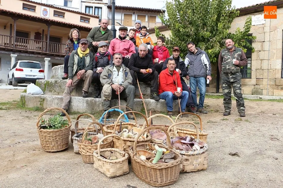 El grupo de aficionados a la micología de Santibañez de la Sierra