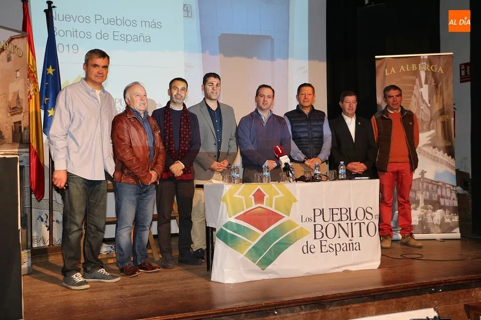 La asamblea de los Pueblos más Bonitos de España tuvo lugar en el teatro de La Alberca