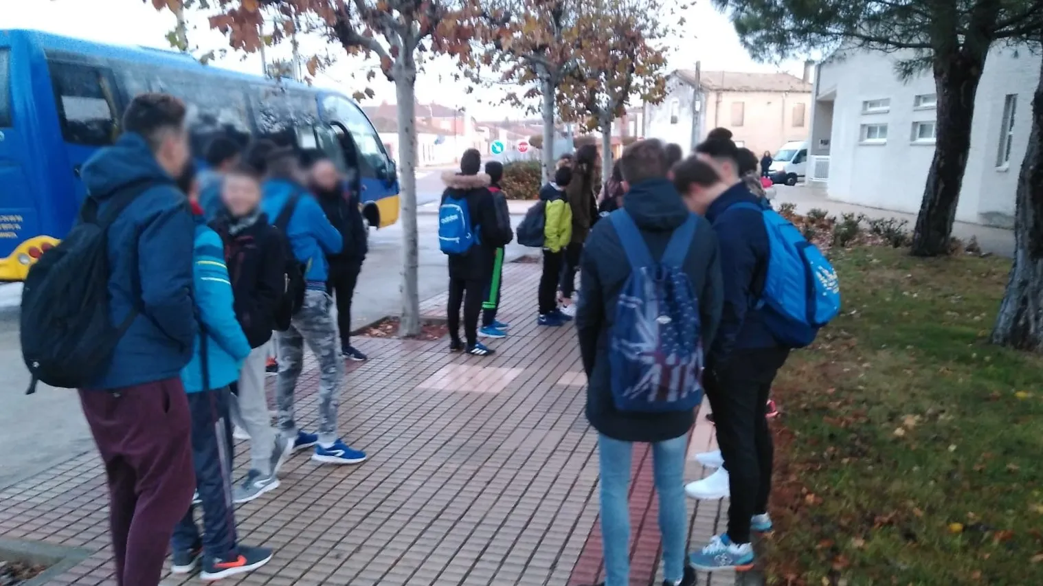 Alumnos de Villoria se niegan a subir al autobús por no tener plazas suficientes