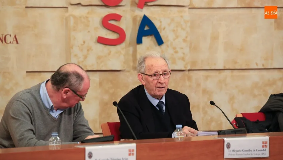 Olegario González de Cardedal durante su conferencia / Foto: Alberto Martín.