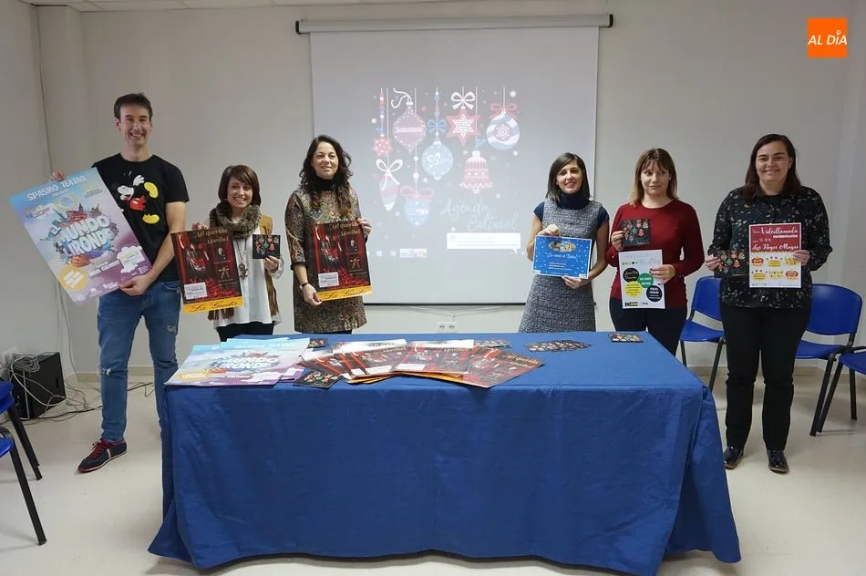 El personal de Cultura y la concejal del área, María Jesús Moro, en la presentación de la agenda de diciembre