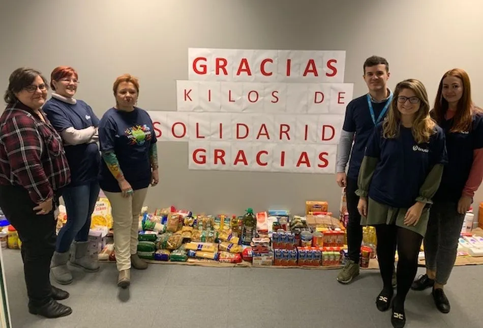 Grupo de Voluntariado de Enusa y representantes de la Asociación Asion