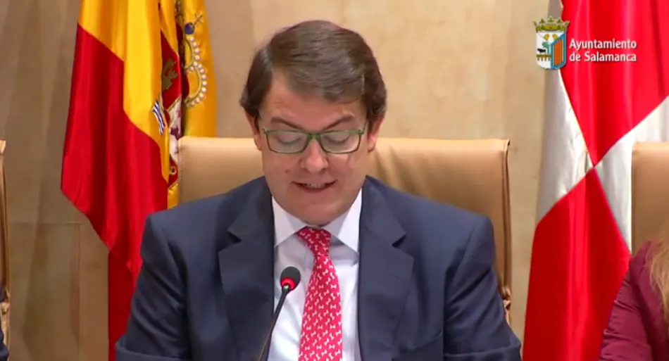 Mañueco, anunciando que deja la Alcaldía de Salamanca