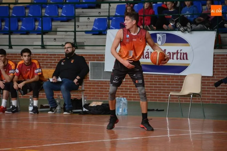  Las facilidades en defensa provocaban que el Oviedo se fuera con ventaja desde el primer cuarto / Foto: Archivo.
