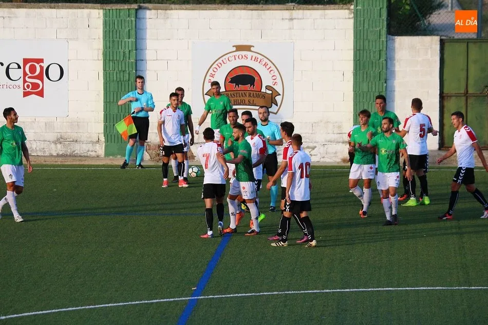 Imagen del encuentro entre el CD Guijuelo y la Cultural Leonesa en pretemporada de 2017
