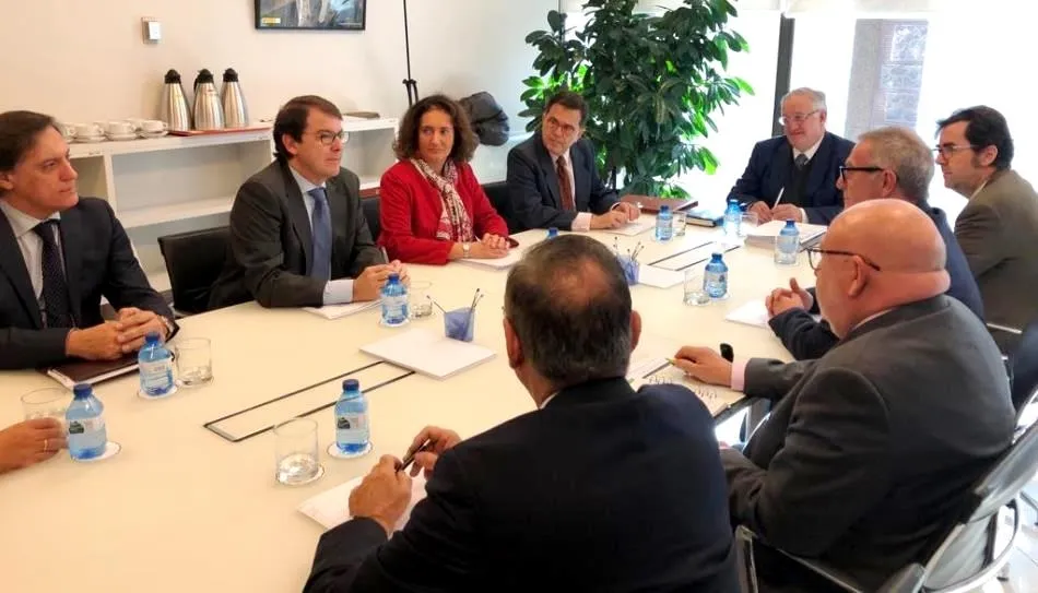 Reunión del alcalde de Salamanca, Alfonso Fernández Mañueco, y la consejera de Cultura y Turismo, María Josefa García Cirac, con el ministro de Cultura y Deporte, José Guirao, en Madrid