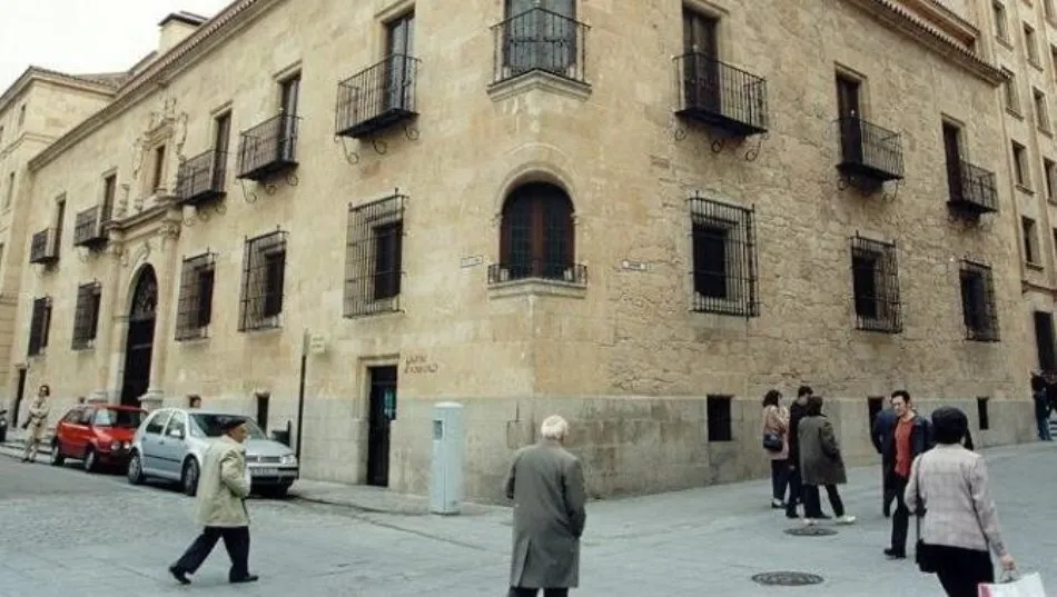 Antigua sede central de Caja Duero en la plaza Los Bandos, actualmente oficina de Unicaja