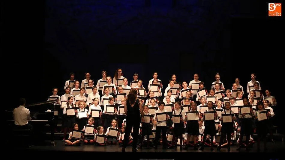 Precoro y Coro de Niños Ciudad de Salamanca en una actuación anterior en el Liceo. Foto de Alberto Martín