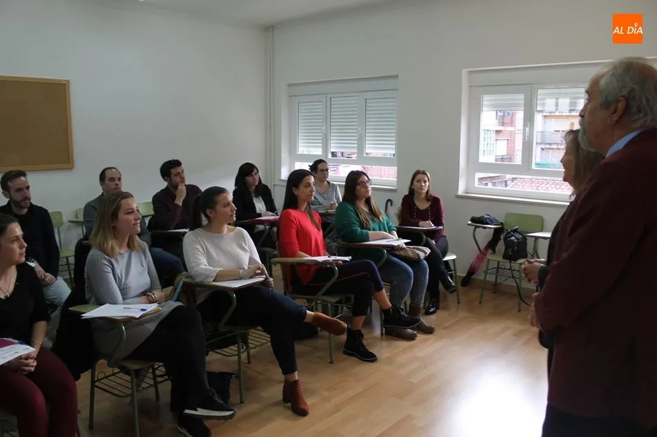 Cristina Klimowitz y Pedro Grijalba durante el encuentro mantenido con los jóvenes en el CEFOL