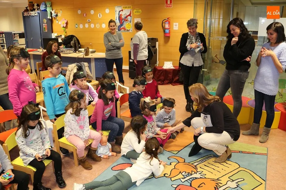 Los presentes aprendieron nociones del braille a través de divertidas propuestas