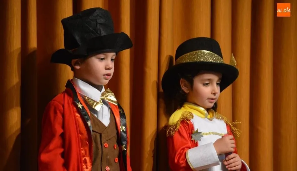 La actuación de los más pequeños resultó un éxito. Foto de Lydia González