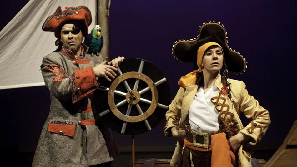 Miembros de la compañía Bambalúa Teatro durante Pi-ra-tas.