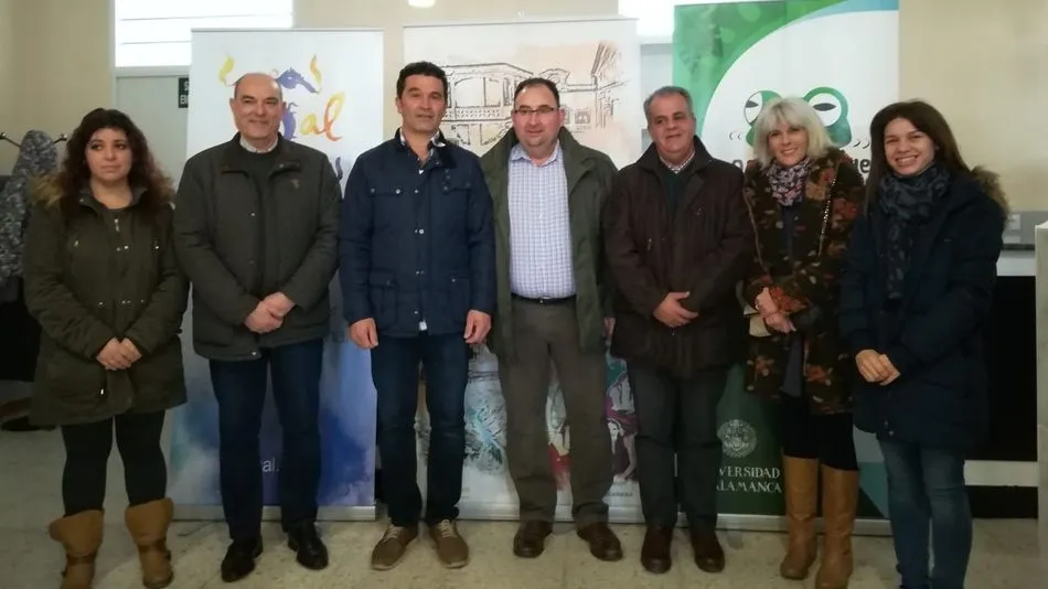 Acto de clausura con los alcaldes de los munipios participantes y representantes de la Diputación y la USAL,