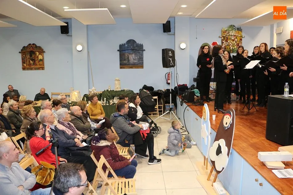 El salón del centro cultural acogió la mayor parte de las actividades de la Feria del Belén