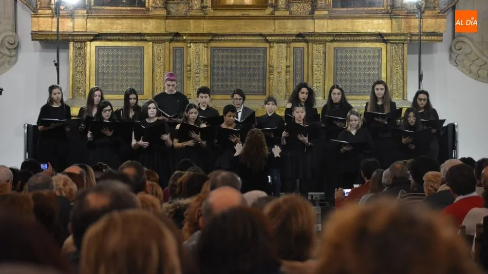 Coro Juvenil y la Coral Polifónica del Coro Ciudad de Salamanca / Foto: Lydia González.